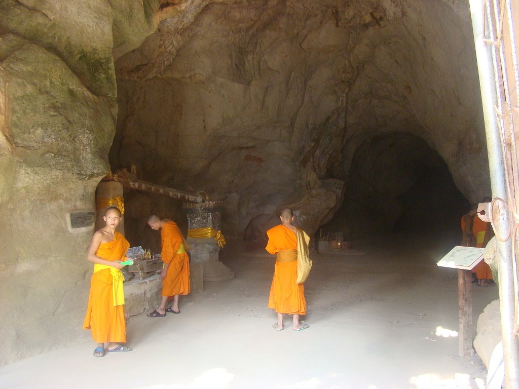LaosPakOu-ThalPhoum